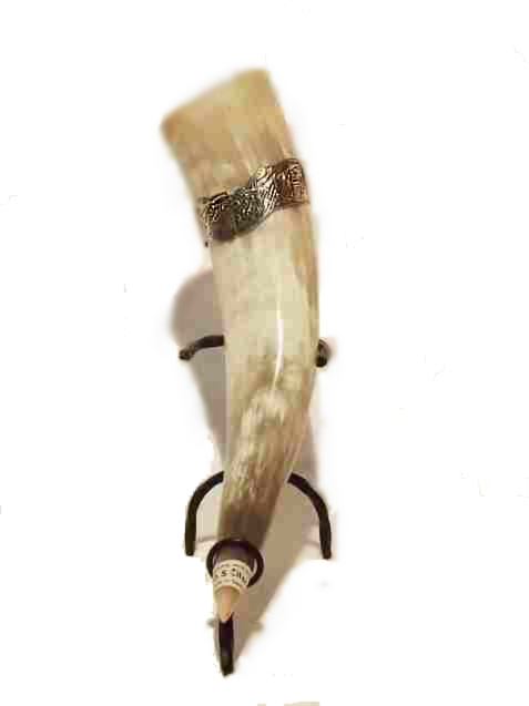 Trinkhorn mit Ornamentband Abb. Nr. 1